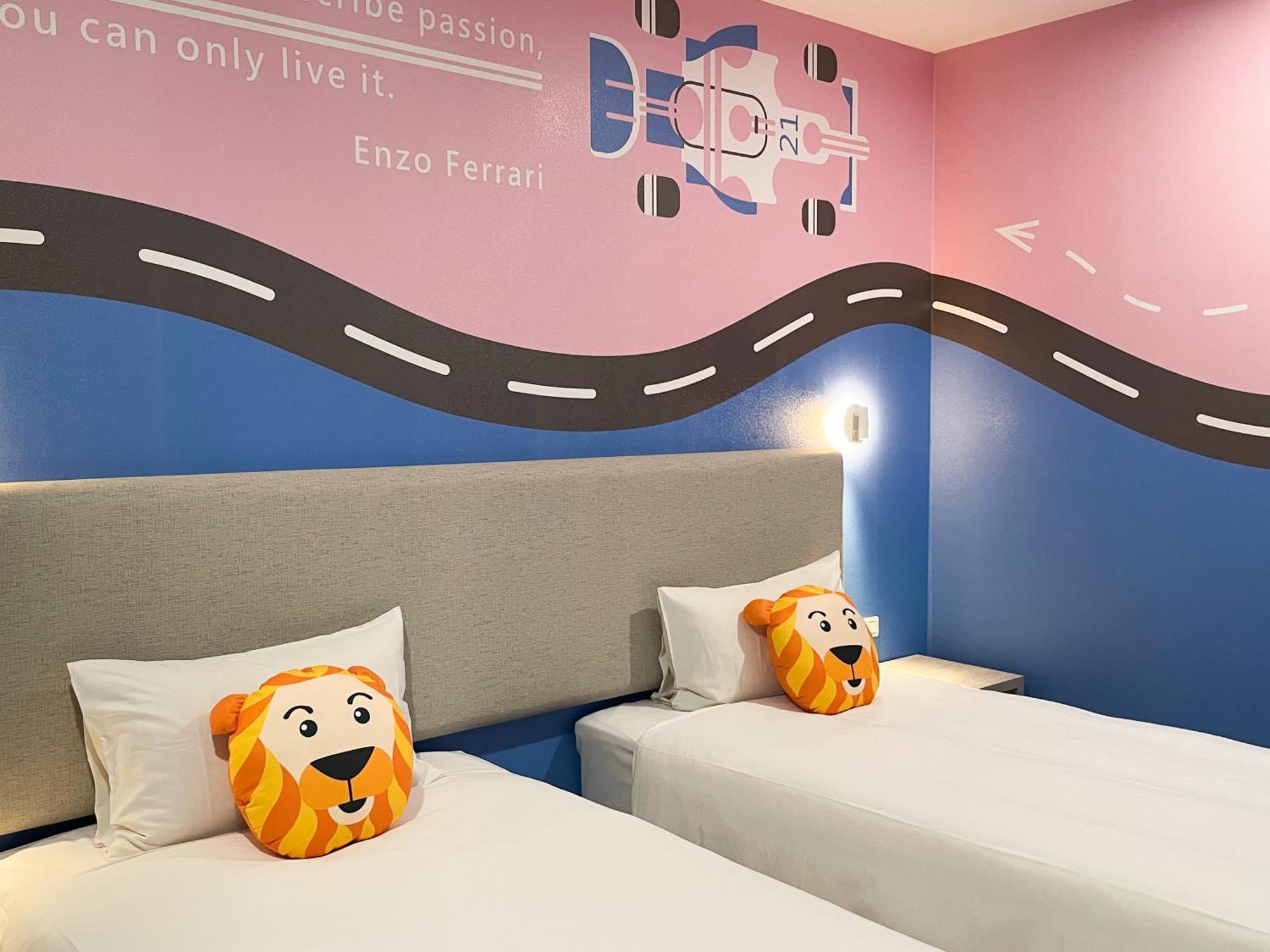Holiday Garden Hotel Skm Park Kaohsiung Room photo