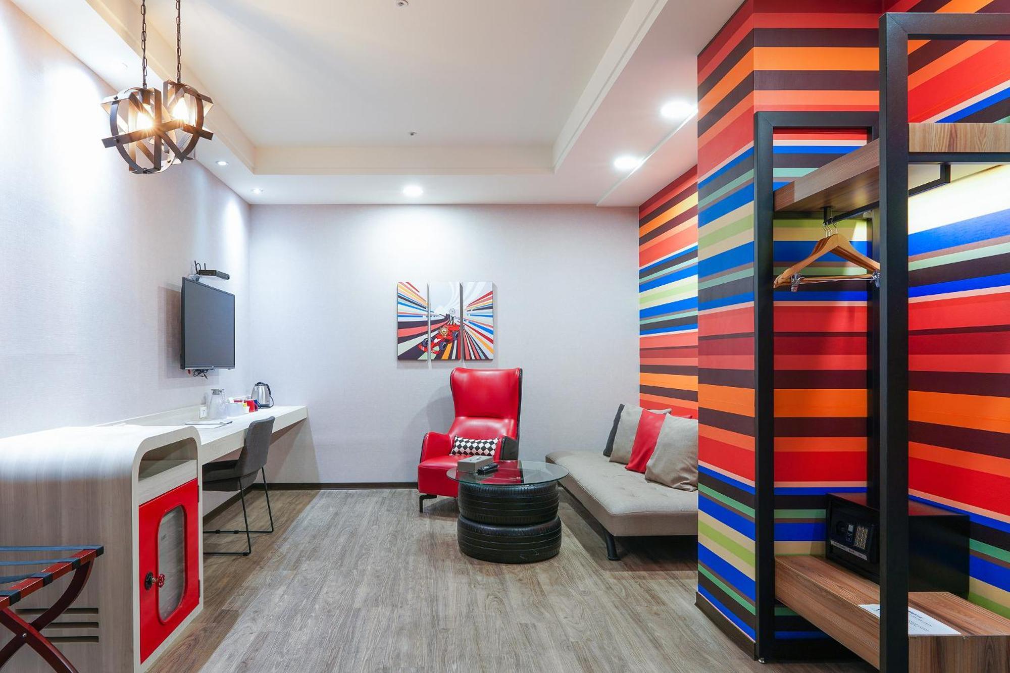 Holiday Garden Hotel Skm Park Kaohsiung Room photo