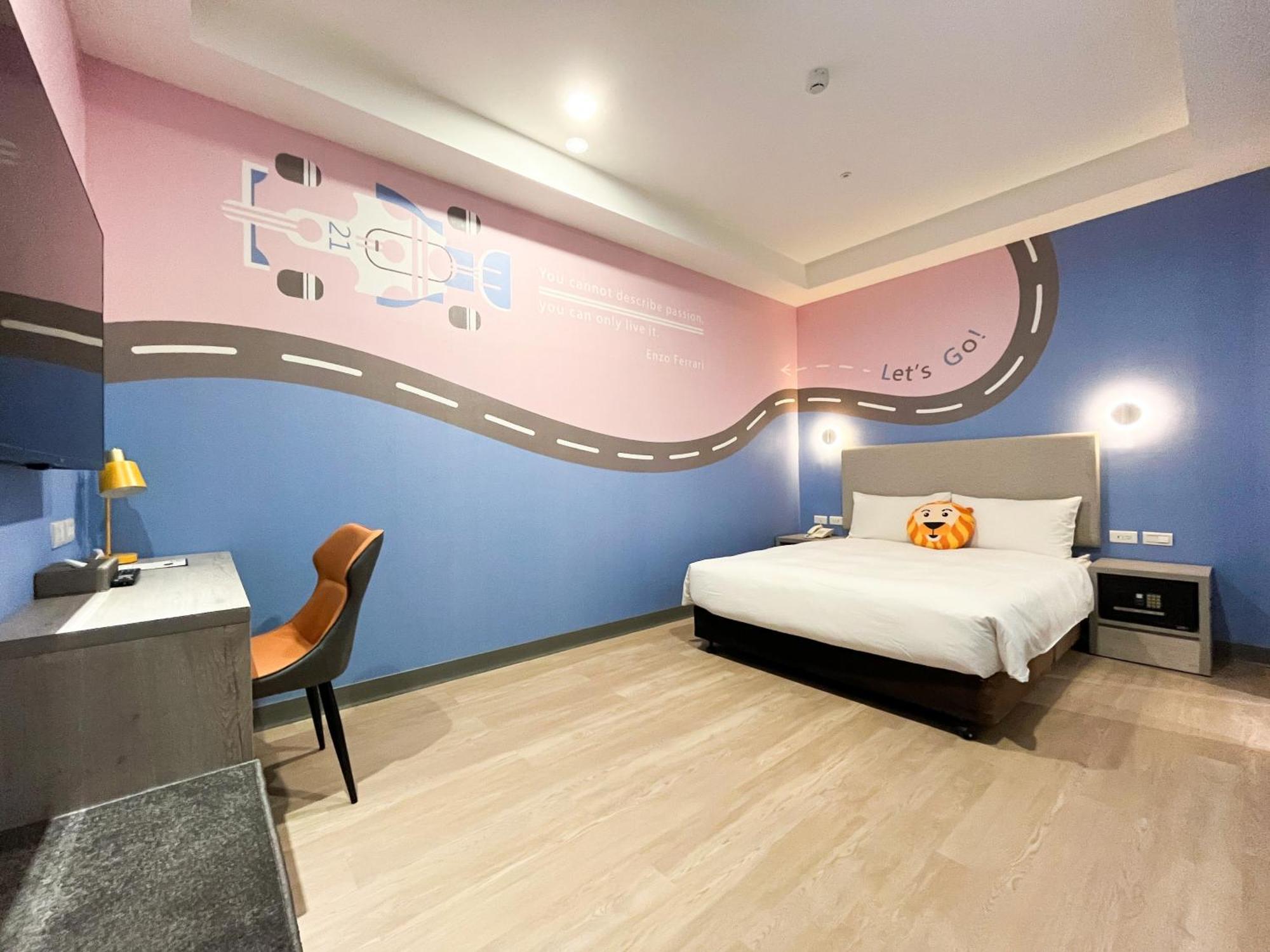 Holiday Garden Hotel Skm Park Kaohsiung Exterior photo